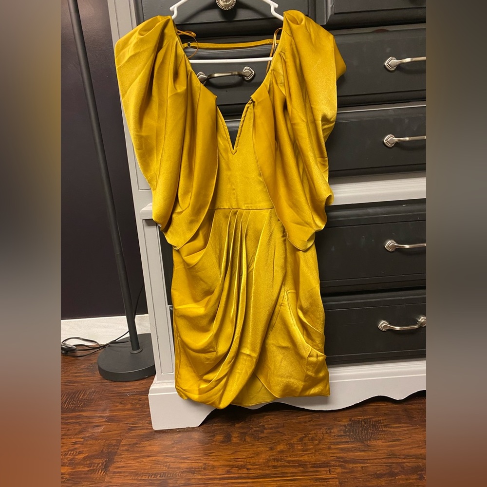 NEVER WORN